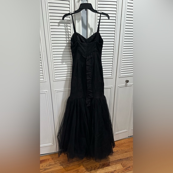 Black lace mermaid dress - Picture 3 of 4